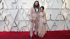 Мъж мечта – Джейсън Момоа „съживи“ първата кола на съпругата си