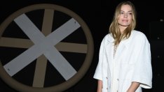 Зимна мода: Марго Роби е бялата кралица на Париж