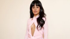 Камила Кабейо без сутиен: Най-добрите ѝ модни моменти 