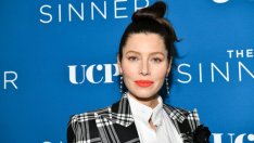 Пролетна промяна: Джесика Бийл смени прическата