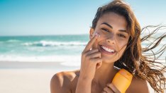 Слънцезащитен крем – колко често трябва да го използваме?