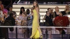 София Вергара посрещна 2023 на плажа с бански на Dolce & Gabbana