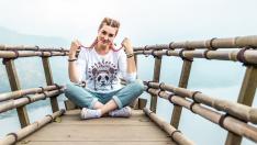 Как да си направите цветни плитки с прежда