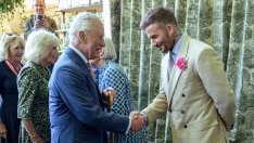 Крал Чарлз и Дейвид Бекъм на градинско изложение за цветя