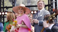 Пролетна мода – кралица Максима с тоалет в актуален цвят 