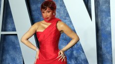 Фен замери Карди Би на концерт, тя му отвърна