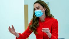 Модни тенденции: Кейт Мидълтън и червеното ѝ палто