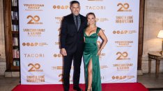 Джо Манганиело и Кейтлин О'Конър дебютираха като двойка на червения килим