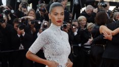 Тина Кунаки забелязана с млад мъж след раздялата с Венсан Касел