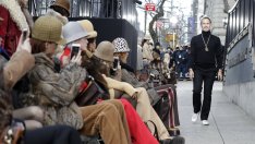 Марк Джейкъбс със селфи от имунизационния кабинет