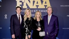 Надникнете в дома на майката на Парис Хилтън