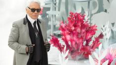 За Карл Лагерфелд: Любимата бяла риза през погледа на знаменитостите