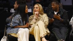 Адел потвърди годежа си с Рич Пол