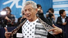 83-годишният Иън Маккелън стана модел за Седмицата на модата в Лондон