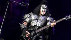 Джийн Симънс от KISS е в болница след автомобилна катастрофа