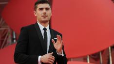 Зак Ефрон – без гадже и пластични операции