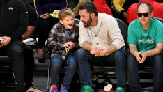 Мъжка вечер: Бен Афлек заведе 10-годишния си син на баскетбол