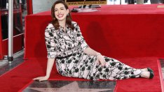 Звездна мода: Ан Хатауей ни напомни за „Дяволът носи Прада“