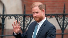 Изненадваща кралска особа: Всички тормозят принц Хари 