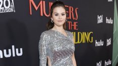 Селена Гомес не крие заобленото си коремче по бански