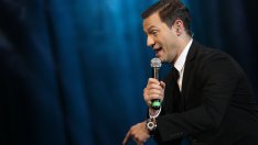 Орлин Павлов пилотира самолет 