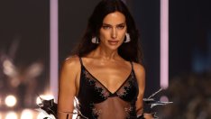 Ирина Шейк и Емили Ратайковски се разголиха на карнавала в Рио