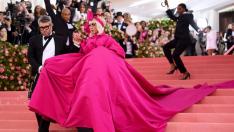 Дизайнерът на Лейди Гага подарява сватбени рокли