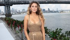 Златната Блейк Лайвли показа диско къдрици в Ню Йорк