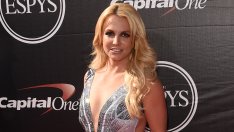 На Бритни ѝ писна от мъже – ожени се за себе си