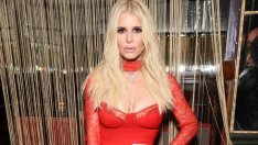 Отскоро необвързаната Джесика Симпсън флиртува с Джереми Ренър