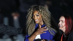 Семейна приказка – Щастливата майка Серина Уилямс на плаж с малката си дъщеричка