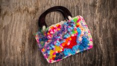 Плетените чанти – най-актуалната тенденция за лято 2025
