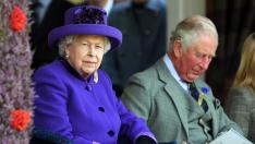 Кралица Елизабет няма никакво намерение да предава трона на принц Чарлз