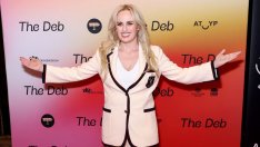 Бански 2022: Ребъл Уилсън с ретро стил