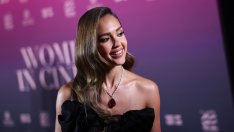 Джесика Алба се забавлява в Маями със сина си и новото си гадже Дани Рамирес