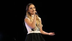 Зимна мода – Михаела Маринова с аксесоари в животински принт