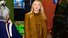 Скарлет Йохансон се появи в шоколадова бизнес визия дни след 40-ия си рожден ден