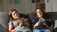 4 зодии, които не могат да отлепят очи от своите смартфони!