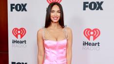 Летен маникюр: Меган Фокс с цветен френски