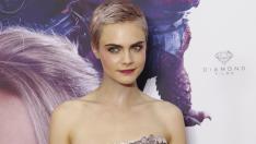 Кара Делевин мислела за самоубийство преди да приеме, че си пада по жени