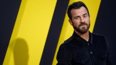 Теру рекламира продуктите на Анистън