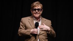 Лоши новини за Елтън Джон – загубил зрение в дясното си око