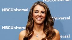 Елизабет Хърли – на 55 и по бански