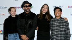 Анджелина Джоли отново с децата на червения килим