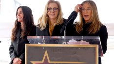 Дженифър Анистън и Кортни Кокс изненадаха Лиса Кудроу за рождения ден