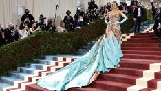 Висша мода в двореца: Звездни рокли от Met Gala на изложба в замъка Кенсингтън