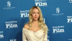 Холивудски блясък &ndash; Сидни Суини е зашеметяваща като гръцка богиня на червения килим