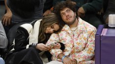 Селена Гомес и Бени Бланко в помощ на пожарникарите в Лос Анджелис