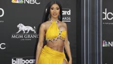 Прически за лятото: Карди Би се сдоби с къдрав мълет