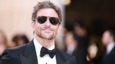 Брадли Купър и Джиджи Хадид изглежда споделят един чифт обувки